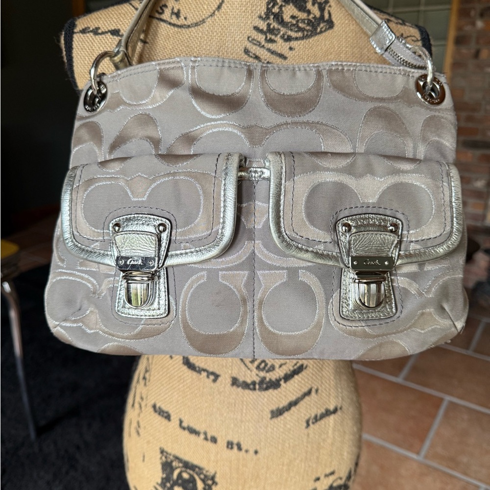 Coach Poppy hippie Beige Signature Shoulder Bag
